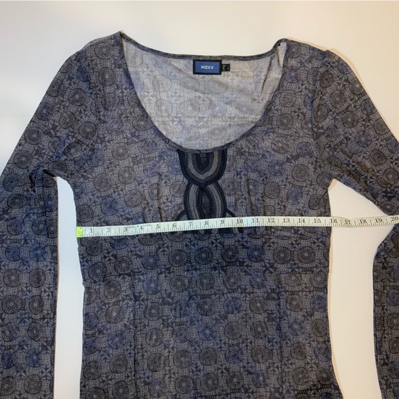 Sheer grey with black & blue pattern Mexx stretchy top. Sz L - Picture 3 of 8